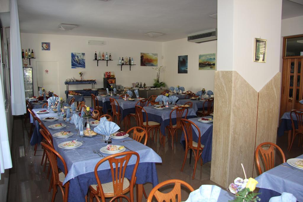 Hotel Vela Azzurra Rimini Exteriér fotografie